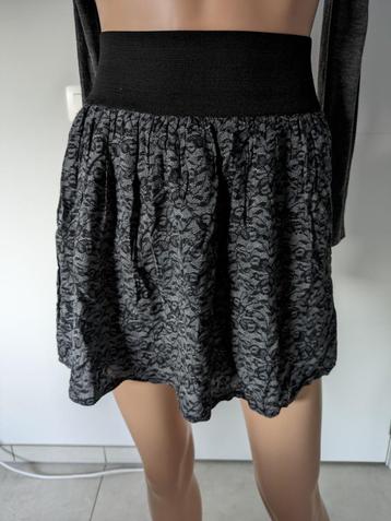 Casual rok beschikbaar voor biedingen