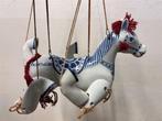 A1718. Uniek porseleinen paard aan touwen, Antiek en Kunst, Ophalen of Verzenden