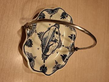 Oud schaaltje van het merk Delft beschikbaar voor biedingen