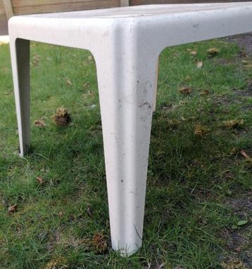 tuintafeltje beschikbaar voor biedingen