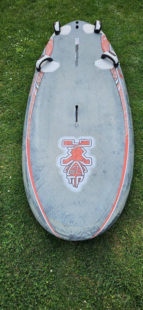 Aan boord van Starboard Isonic 127, Watersport en Boten, Windsurfen, Zo goed als nieuw, Plank, Minder dan 250 cm, Met vin(nen)