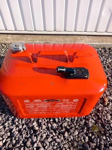 Vintage brandstoftank mercury te koop. beschikbaar voor biedingen