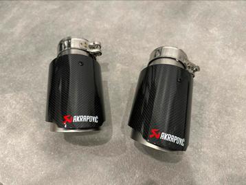 Akrapovic eindstukken carbon 2 stuks beschikbaar voor biedingen