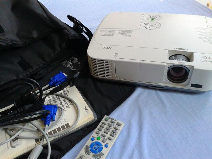 NEC M260W BEAMER - PRO-model - H.D.M.I. - WIDE SCREEN!, Audio, Tv en Foto, Beamers, Zo goed als nieuw, Ophalen