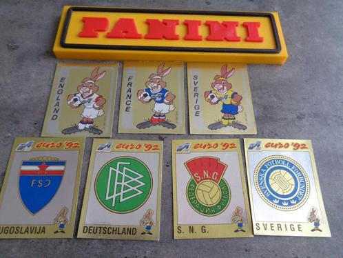 PANINI VOETBAL STICKERS EURO 92 EK EMBLEMEN 7X BADGES nieu, Hobby en Vrije tijd, Stickers en Plaatjes, Ophalen of Verzenden