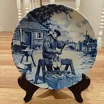 Delfts blauw sierbord met klompenmaker, Antiek en Kunst, Ophalen