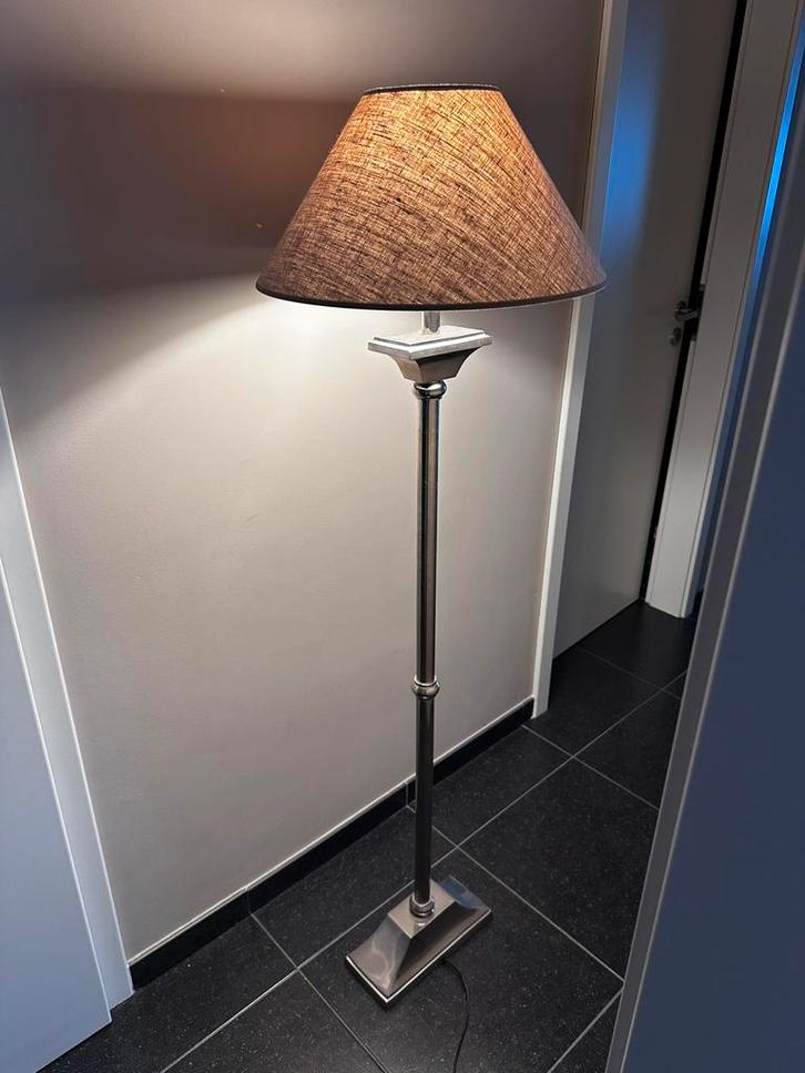 Staande vloerlamp zilverkleur, Huis en Inrichting, Lampen | Vloerlampen, Gebruikt, Ophalen