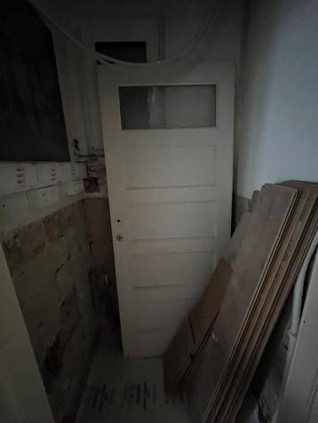 Oude deur 81cmx2m beschikbaar voor biedingen