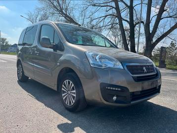 Peugeot Partner 1.2i 2017/192000 km, Auto's, Elektrische ramen, Bedrijf, Handgeschakeld, Partner
