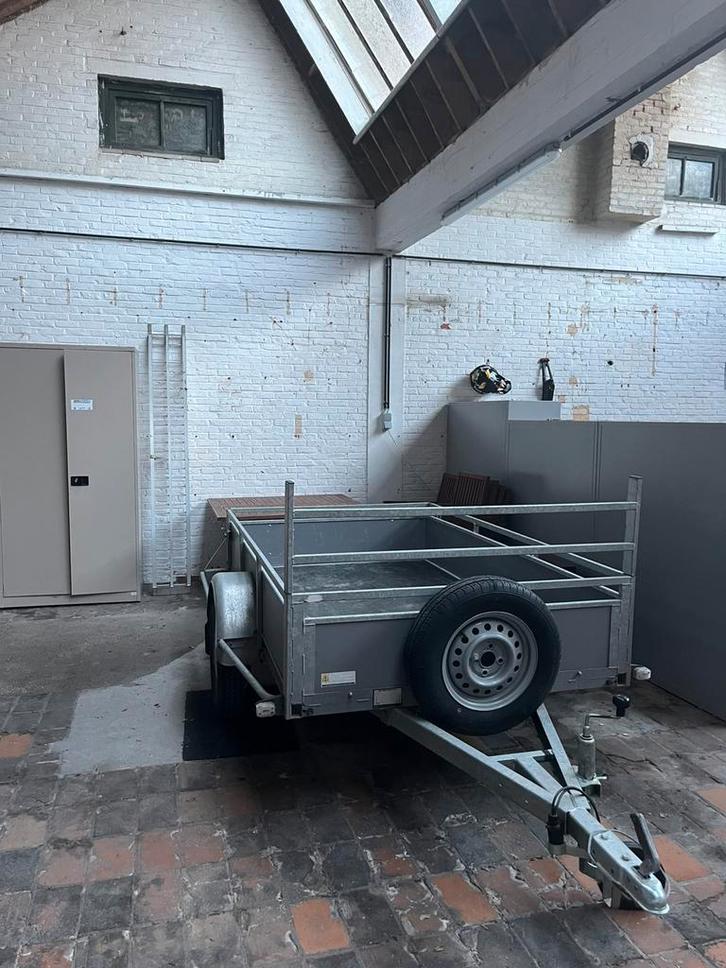 Overdekte staanplaats/stalling voor vouwwagen of remorque, Immo, Garages en Parkeerplaatsen