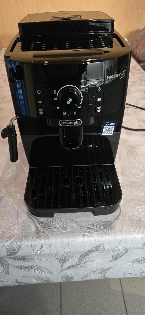 DELONGHI KOFFIEMACHINE, Elektronische apparatuur, Koffiezetapparaten, Zo goed als nieuw, Gemalen koffie, Koffiebonen, Koffiemachine