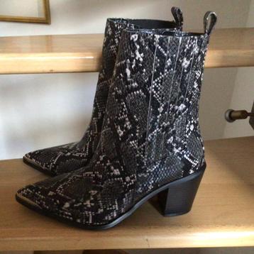 Bottines neuves  beschikbaar voor biedingen