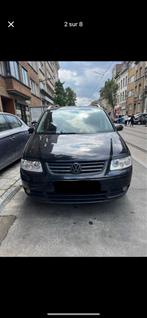 Vw touran 2.0 fsi 7 place, Auto's, Voorwielaandrijving, Monovolume, 4 cilinders, Parkeersensor