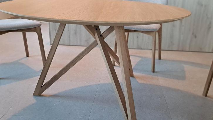 Table à manger ronde en chêne naturel 130cm, Maison & Meubles, Tables | Tables à manger, Comme neuf, 100 à 150 cm, 100 à 150 cm