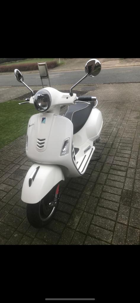 Vespa GTS 300cc, Fietsen en Brommers, Scooters | Vespa, Zo goed als nieuw, Vespa S, Benzine, Ophalen of Verzenden