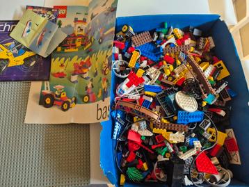 Lego lot met verschillende sets en handleidingen  beschikbaar voor biedingen