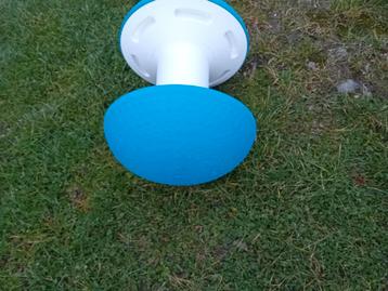 Ergonomische wiebel kruk  merk Humanscale model Ballo. beschikbaar voor biedingen