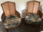 Twee antieke stoelen, Enlèvement