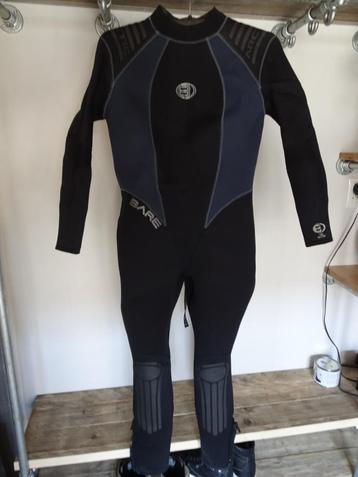 Bare Arctic semi dry 7mm + 7mm hooded shorty beschikbaar voor biedingen