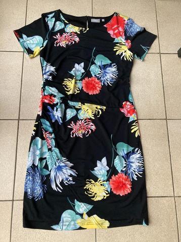 Mooie zwart gebloemde jurk - Maat M beschikbaar voor biedingen