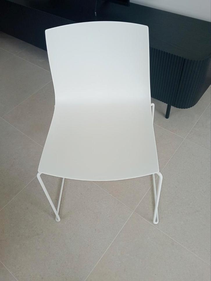 Arper Catifa 46 slede white., Huis en Inrichting, Stoelen, Zo goed als nieuw, Kunststof, Wit, Ophalen