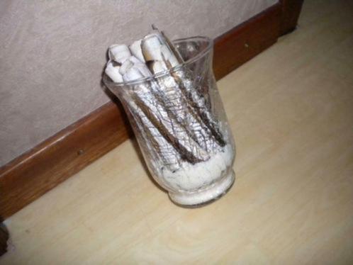 Vaasje met schelpen erin, Huis en Inrichting, Woonaccessoires | Vazen, Ophalen