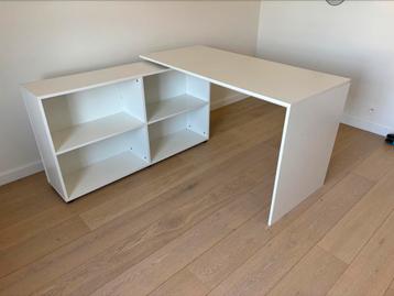 VERKOCHT - Bureel wit Ikea beschikbaar voor biedingen
