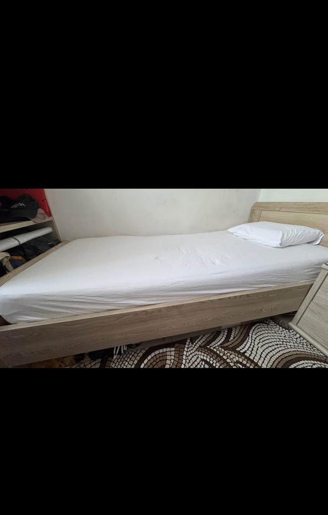 Lit en bois avec sommier en parfait état, Ophalen, 90 cm, Eenpersoons, Zo goed als nieuw