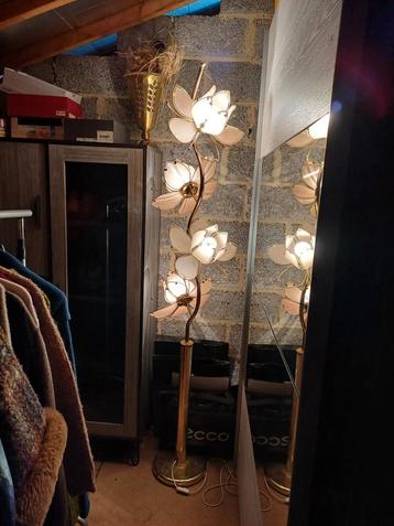 Vloerlamp lotusbloemlamp beschikbaar voor biedingen