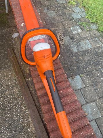 Heggeschaar stihl HSE 81 disponible aux enchères