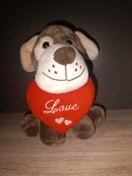 Knuffel hond met hart love, Kinderen en Baby's, Speelgoed | Knuffels en Pluche, Ophalen of Verzenden, Zo goed als nieuw, Hond