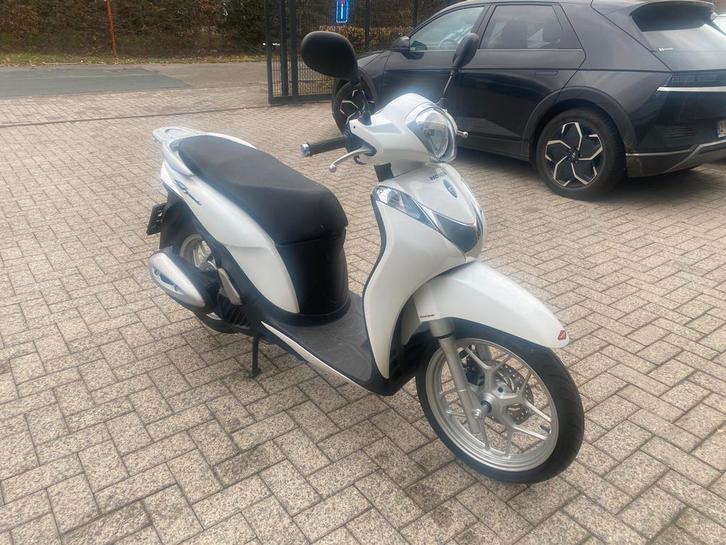 Honda SH 125*2015*Uniek 61 KM*Nieuwstaat., Motoren, Motoren | Honda, Bedrijf, 11 kW of minder, 1 cilinder, Ophalen