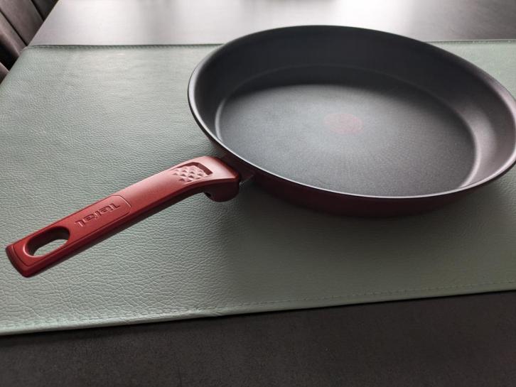 Tefal aluminium character koekenpan, Huis en Inrichting, Keuken | Potten en Pannen, Nieuw, Koekenpan of Braadpan, Aluminium, Inductieplaat