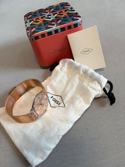 Swatsch dames horloge nieuw, Handtassen en Accessoires, Horloges | Dames, Zo goed als nieuw, Ophalen