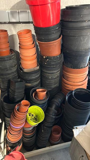 Kweekpotten diverse  beschikbaar voor biedingen