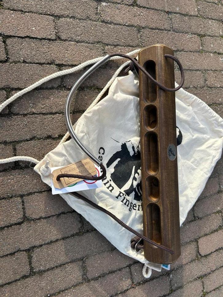 NEW hangboard Captain Fingerfood excellent condition, Sport en Fitness, Fitnessmaterialen, Nieuw, Overige typen, Armen, Ophalen