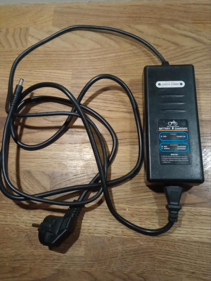 Radwagon 4: Oplader, Fietsen en Brommers, Fietsaccessoires | Fietsaccu's, Ophalen