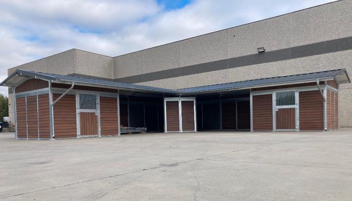 Abri Boxe 13m x 13m à vendre, Animaux & Accessoires, Box & Pâturages, Élevage, Pâturage, Accessoires, 2 ou 3 chevaux ou poneys