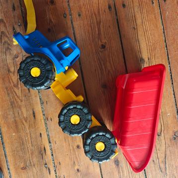 vrachtwagen voor zand, bijvoorbeeld rood, blauw, geel beschikbaar voor biedingen