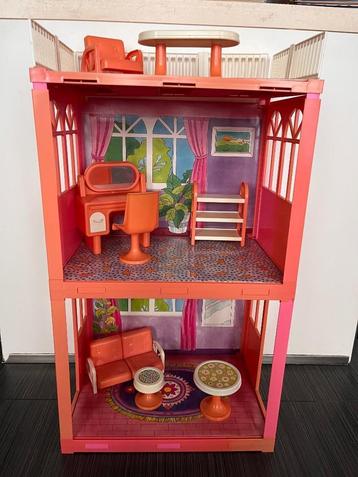 Poppenhuis  beschikbaar voor biedingen