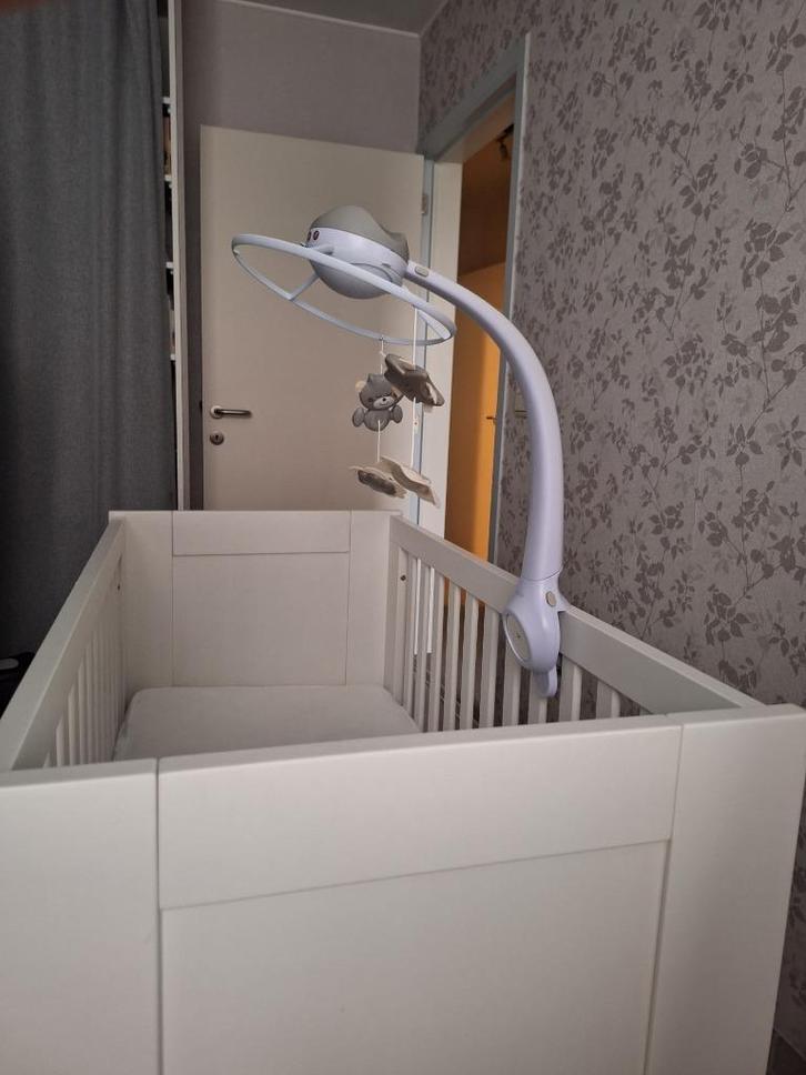 Baby bed inclusief nieuwe matras, Kinderen en Baby's, Kinderkamer | Bedden, Nieuw, 160 tot 180 cm, 100 cm of meer, Lattenbodem