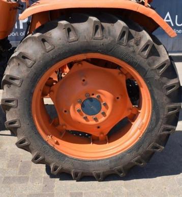 Recherche roues arrières tracteur fiat < beschikbaar voor biedingen