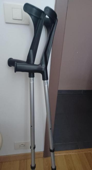 béquilles réglables  beschikbaar voor biedingen