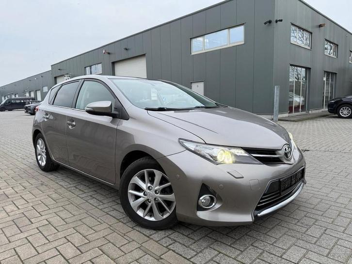 Toyota Auris 1.6 Benzine | Trekhaak | Navi |Pano | Camera, Auto's, Toyota, Bedrijf, Te koop, Auris, ABS, Achteruitrijcamera, Airbags
