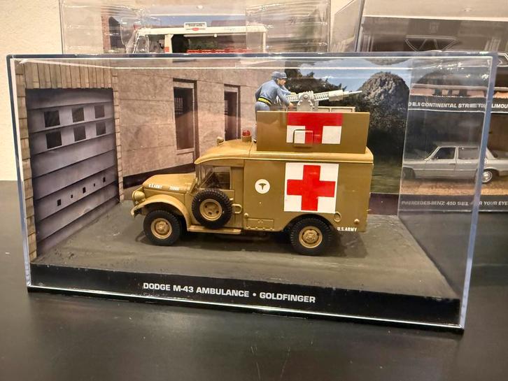 Dodge M43 ambulance - James Bond, Hobby en Vrije tijd, Modelauto's | 1:43, Gebruikt, Auto, Universal Hobbies, Ophalen of Verzenden