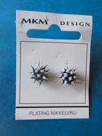 Zwart-wit puntige knopjes oorstekers (NIEUW), Handtassen en Accessoires, Oorbellen, Overige materialen, Wit, Nieuw, Ophalen of Verzenden