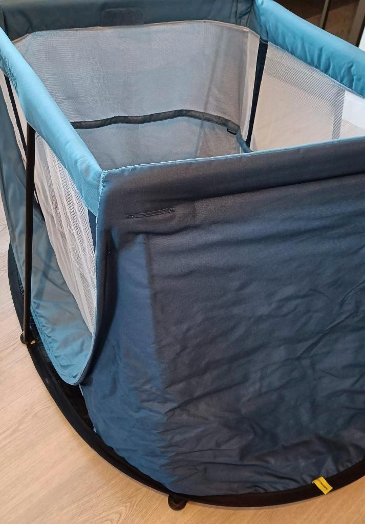 reisbed Aeromoov, Kinderen en Baby's, Kinderkamer | Bedden, Gebruikt, Minder dan 140 cm, 85 tot 100 cm, Hoogslaper of Stapelbed