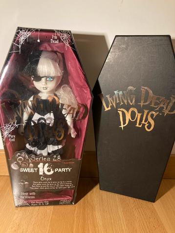 Living Dead Dolls, série 28 Sweet 16 Party, onyx, mezco