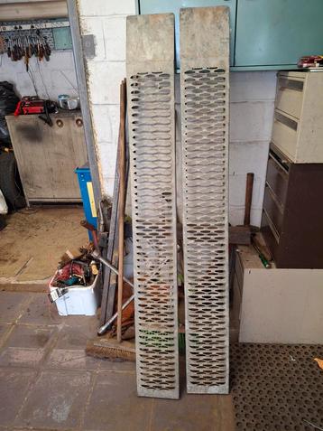 2 Rampe 1 mètres 70 X 20 cm X 3.5 cm 50 euros  beschikbaar voor biedingen