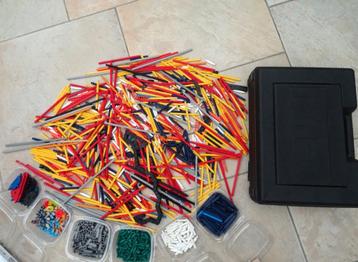 K'nex 1,6 kg verbindingsstukken. Met opbergkoffer beschikbaar voor biedingen